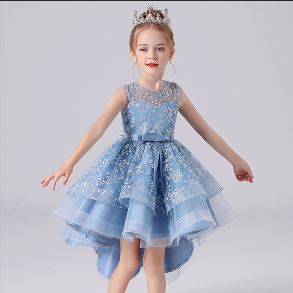 EUC Little girl’s Dress Floral Solid Colored A line